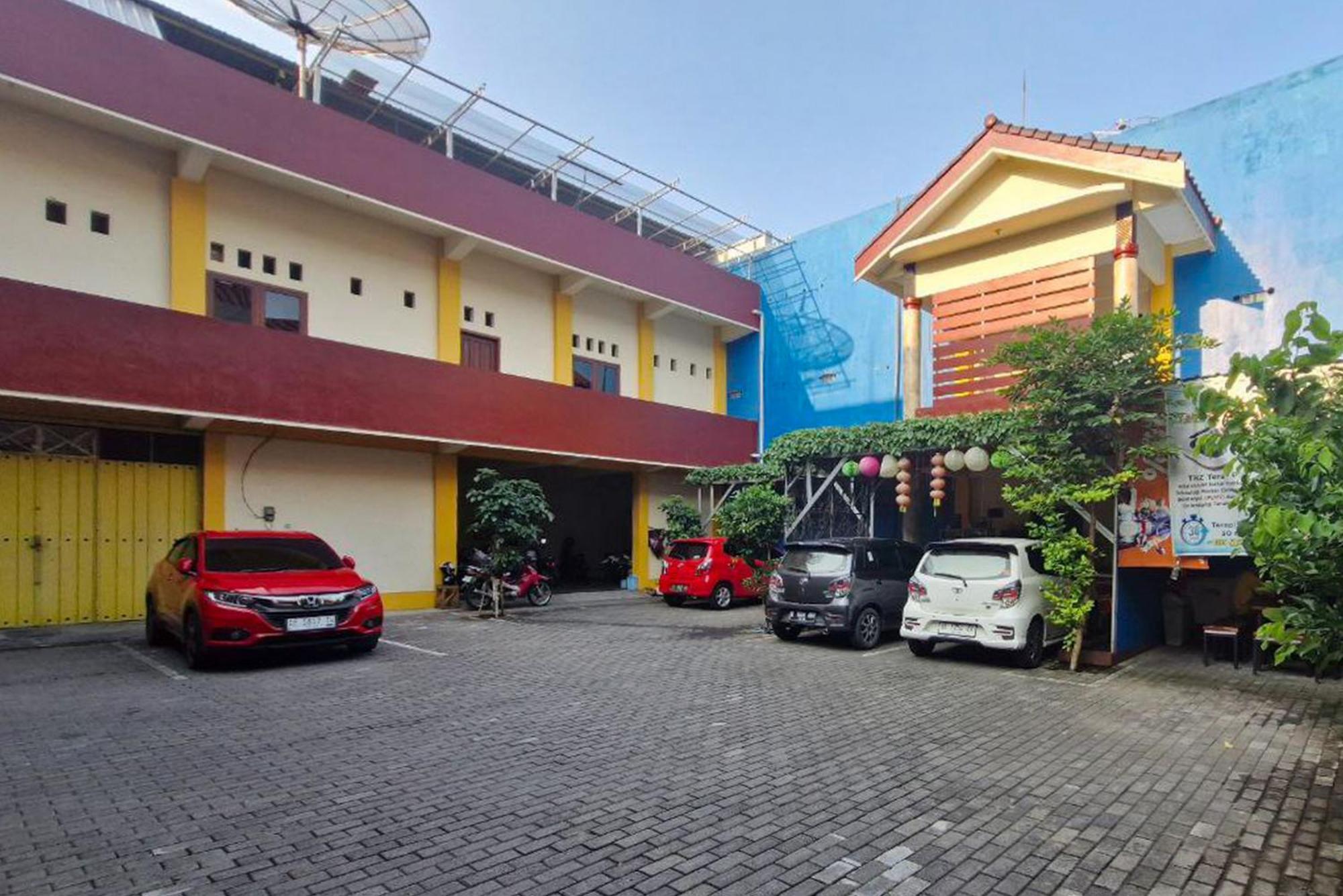 Hotel Reddoorz At Griya Kampar Madiun Exteriér fotografie