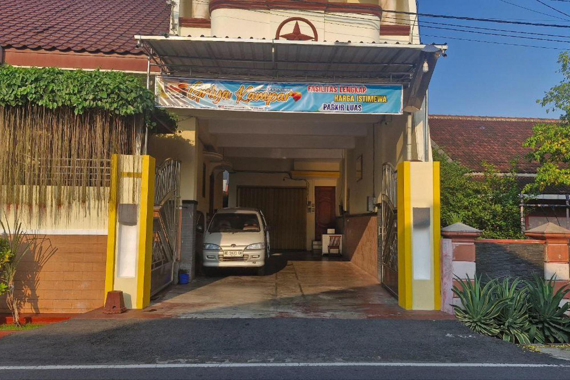 Hotel Reddoorz At Griya Kampar Madiun Exteriér fotografie